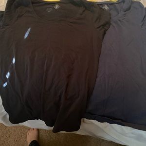 T-shirt bundle. 1 black and 1 navy. H & M. Run small